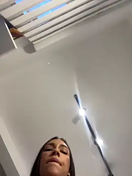 Snapshot of EllaSanz_ chatting on January 8, 10:27 pm EllaSanz online show from January 8, 10:27 pm