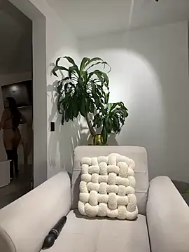 Snapshot of EllaSanz_ chatting on January 14, 12:22 am EllaSanz online show from January 14, 12:22 am