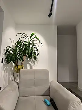 Snapshot of EllaSanz_ chatting on March 4, 9:32 pm EllaSanz online show from March 4, 9:32 pm