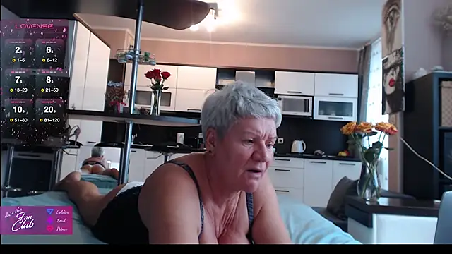 roxana brooks online show from October 31, 8:37 am