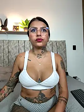 Snapshot of abi_katyy chatting on October 1, 4:51 am abi katyy online show from October 1, 4:51 am