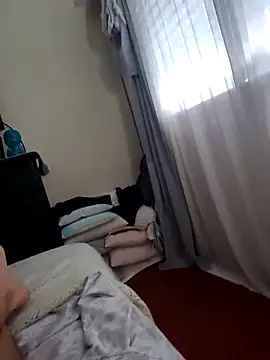 Snapshot of LuqenZo chatting on February 4, 12:22 pm LuqenZo online show from February 4, 12:22 pm