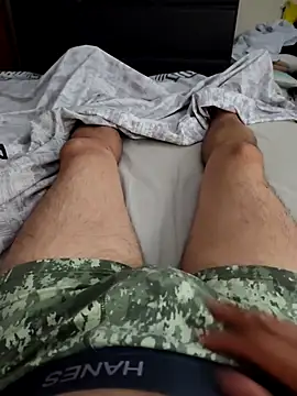 Snapshot of LuqenZo chatting on February 24, 10:57 am LuqenZo online show from February 24, 10:57 am