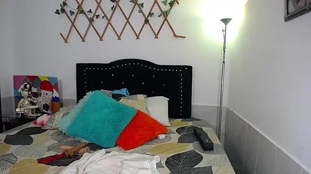 Snapshot of naughty_girl_4u chatting on June 10, 9:03 pm naughty girl 4u online show from June 10, 9:03 pm
