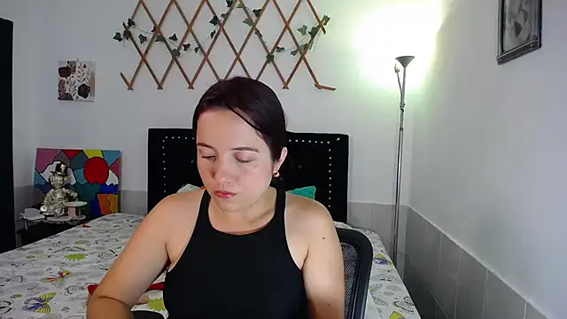 Snapshot of naughty_girl_4u chatting on June 17, 9:38 pm naughty girl 4u online show from June 17, 9:38 pm