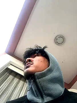 juniiorre online show from November 6, 7:20 am