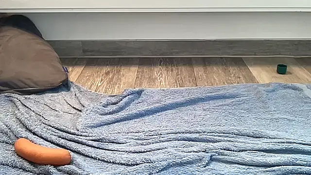 shyguy728683 online show from September 23, 4:32 pm