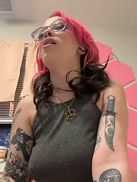 Snapshot of MissRomero chatting on January 10, 3:07 am MissRomero online show from January 10, 3:07 am