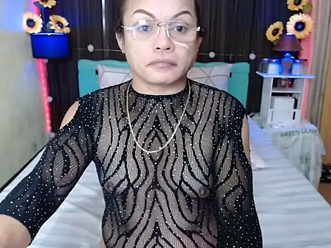 Snapshot of UrAsianPrincessDanie chatting on February 17, 7:20 pm UrAsianPrincessDanie online show from February 17, 7:20 pm