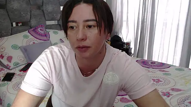 Snapshot of sara_hott_1 chatting on February 13, 2:24 pm sara hott 1 online show from February 13, 2:24 pm