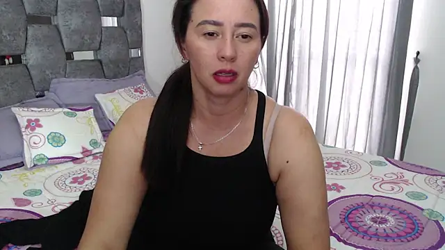 Snapshot of sara_hott_1 chatting on February 20, 8:20 pm sara hott 1 online show from February 20, 8:20 pm