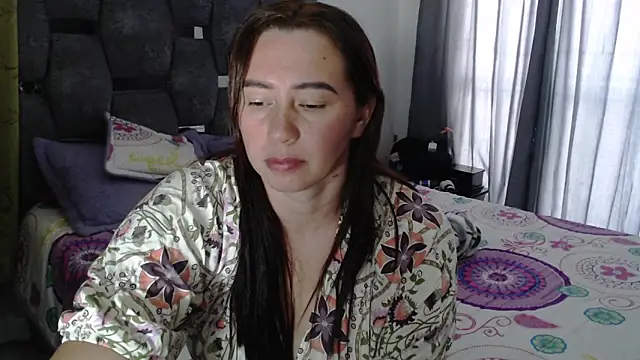 sara hott 1 online show from April 18, 7:58 pm