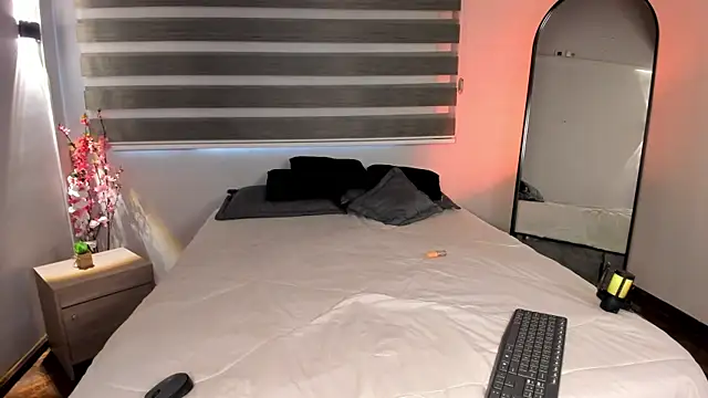 MERIDA TAYLOR online show from October 29, 1:13 pm