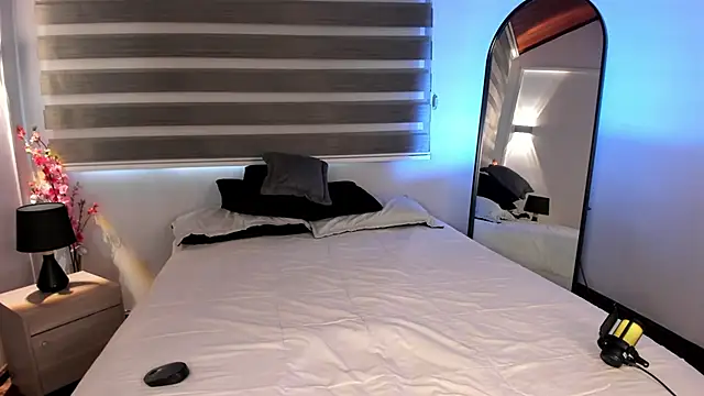 MERIDA TAYLOR online show from December 3, 12:14 pm