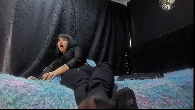 amareto queen online show from January 24, 8:00 pm