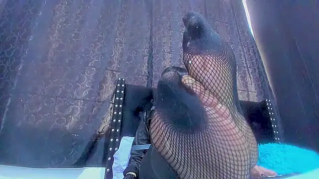 amareto queen online show from November 1, 8:00 pm