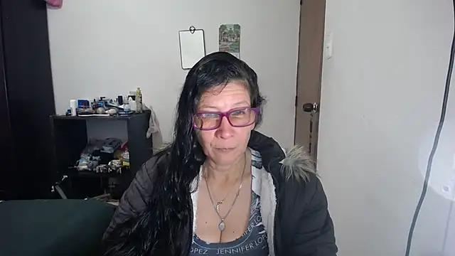 latin49 online show from February 14, 5:37 am