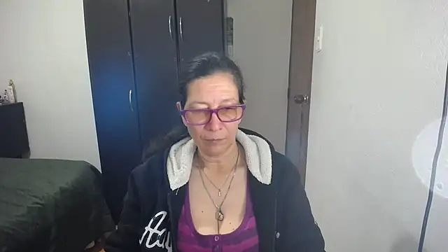 latin49 online show from April 11, 5:45 am