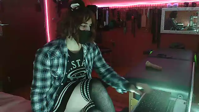 Snapshot of Ginny-the-bdsm-nympho chatting on January 18, 6:12 pm Ginny-the-bdsm-nympho online show from January 18, 6:12 pm