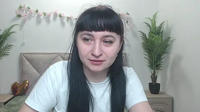 NinaFlawlees online show from May 24, 6:18 am