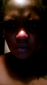 Snapshot of thickBBwXX chatting on February 14, 3:25 am thickBBwXX online show from February 14, 3:25 am