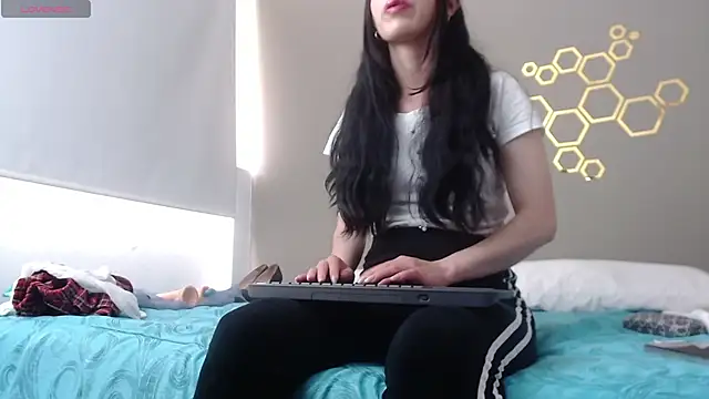 Snapshot of adriscute chatting on January 9, 9:16 pm adriscute online show from January 9, 9:16 pm