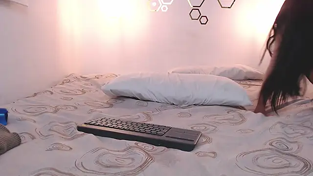 Snapshot of adriscute chatting on March 17, 8:18 am adriscute online show from March 17, 8:18 am