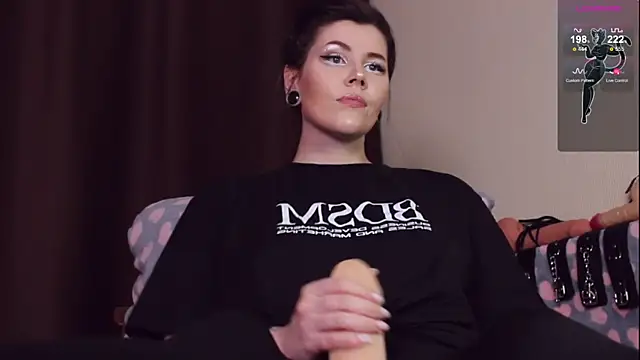 Luna Blake online show from February 9, 7:09 pm