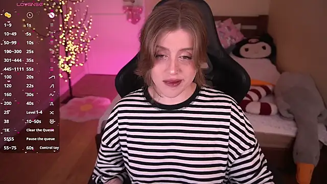 PenellopaRaw online show from April 1, 4:04 pm