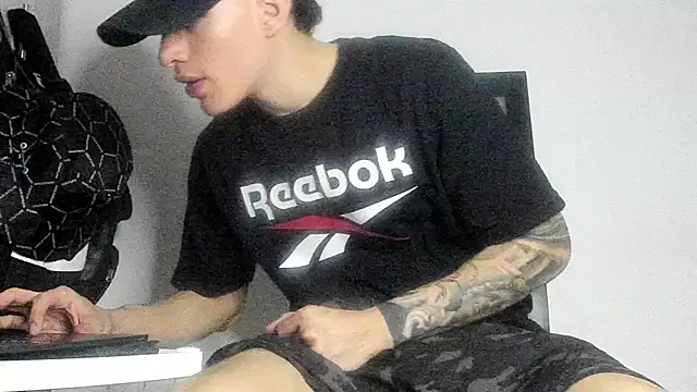 Snapshot of enzo_bvlgari chatting on January 8, 7:21 am enzo bvlgari online show from January 8, 7:21 am