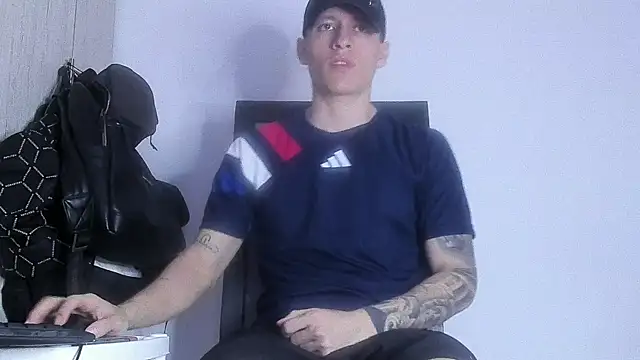 Snapshot of enzo_bvlgari chatting on January 10, 1:40 am enzo bvlgari online show from January 10, 1:40 am