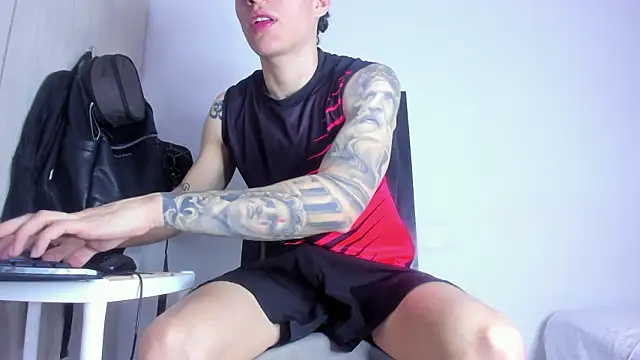 Snapshot of enzo_bvlgari chatting on February 19, 3:19 pm enzo bvlgari online show from February 19, 3:19 pm