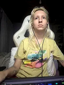 bunnydark00 online show from November 18, 2:06 am