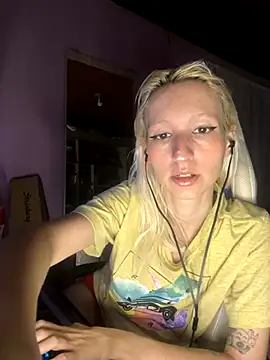 bunnydark00 online show from November 19, 1:16 am