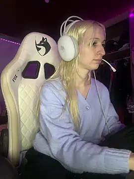 bunnydark00 online show from July 10, 12:04 am