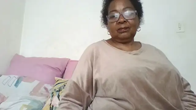 Snapshot of KinkyRicoSaisyours chatting on June 14, 7:10 am KinkyRicoSaisyours online show from June 14, 7:10 am