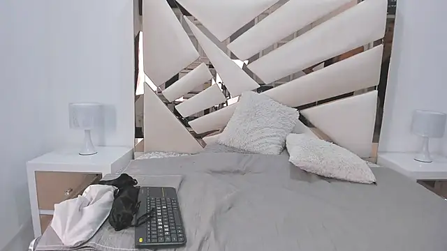 Naughty  Mom online show from February 1, 7:44 pm