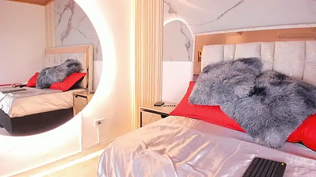 Naughty  Mom online show from April 17, 1:14 pm