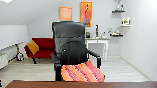 LollaGirl online show from December 16, 4:28 am