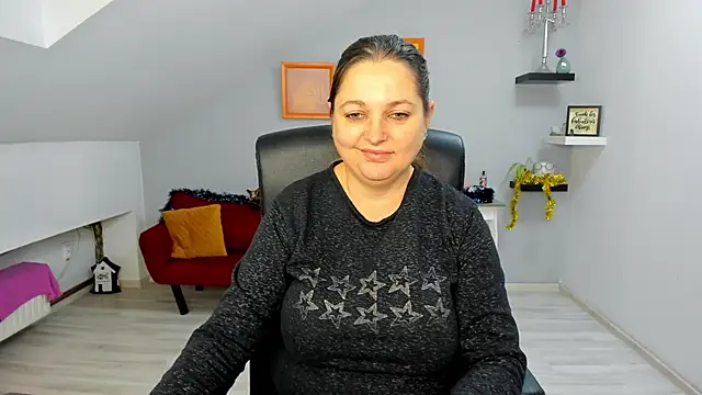 LollaGirl online show from January 6, 4:27 am