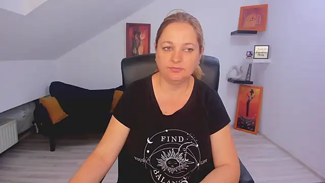 LollaGirl online show from May 25, 3:12 am