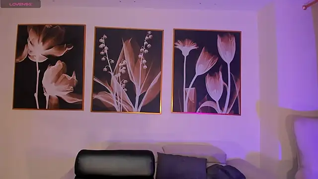 EveBensonX online show from March 22, 5:49 pm