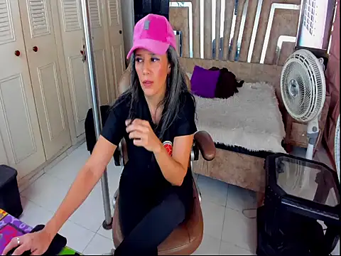 cute sassy online show from September 9, 4:39 pm