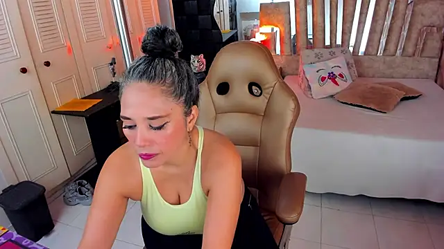 cute sassy online show from April 10, 2:11 pm