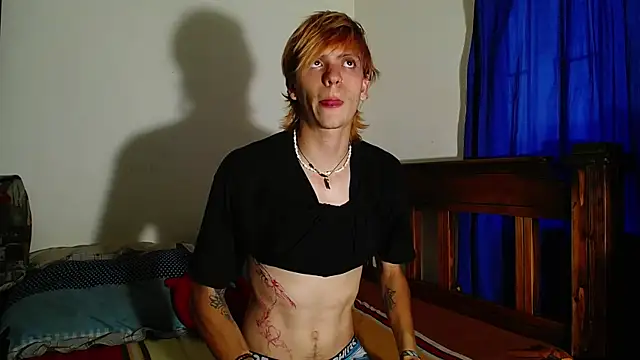 Snapshot of Twink_Temptation chatting on April 10, 11:09 pm Twink Temptation online show from April 10, 11:09 pm