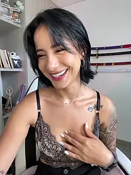 Snapshot of Ale_Lewis chatting on December 3, 3:33 pm Ale Lewis online show from December 3, 3:33 pm