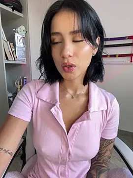 Snapshot of Ale_Lewis chatting on January 17, 8:22 pm Ale Lewis online show from January 17, 8:22 pm