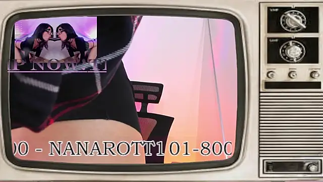 Snapshot of NanaRott chatting on January 25, 1:21 am NanaRott online show from January 25, 1:21 am