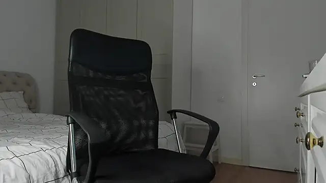 MichaelMasterss online show from July 7, 7:40 pm