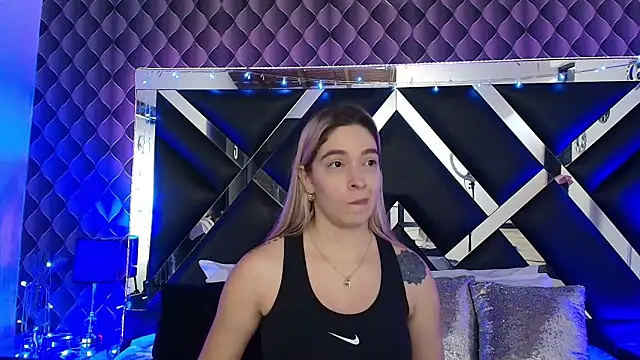 victoriaa lee  online show from January 17, 8:12 pm